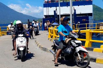 Awal Agustus, tarif feri Ternate-Bitung naik lima persen