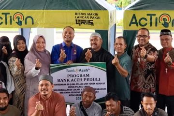 Bank Aceh bagikan puluhan tenda bagi pelaku UMKM Lhokseumawe