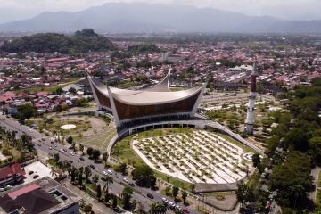Dana Rp8,3 M digelontorkan untuk mempercantik Masjid Raya Sumbar