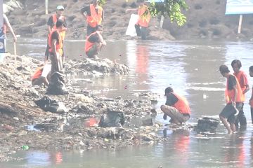 Komitmen PUPR atasi masalah sampah sungai