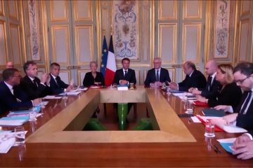 Panggil 241 wali kota, Presiden Prancis: Pulihkan tatanan