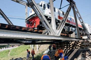 PT KAI meminta maaf perjalanan kereta jalur Semarang terganggu