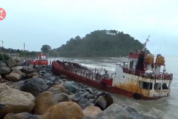 Kapal pengangkut terdampar, Pertamina jamin stok BBM di Mentawai aman