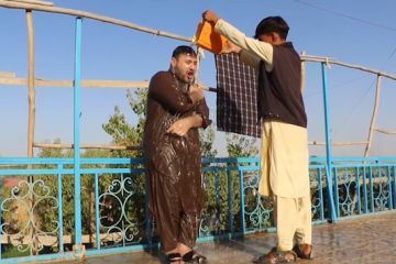 Beragam cara warga di Afghanistan utara berlindung dari cuaca ekstrem