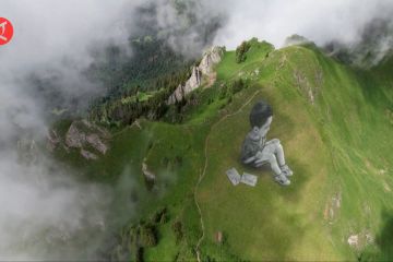 Seniman Swiss manfaatkan lereng gunung jadi kanvas raksasa