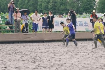 Sepak bola rawa hadirkan keseruan di Songjiang, Shanghai