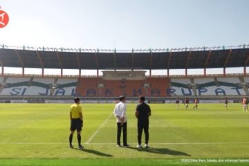 Tinjau Stadion Si Jalak Harupat, Presiden Jokowi: Yang tentukan FIFA