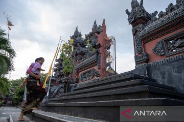 Persembahyangan Hari Raya Galungan di Palu