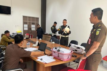 Kejati Sulteng geledah rumah Mantan Rektor dan Kantor Unit IPCC Untad