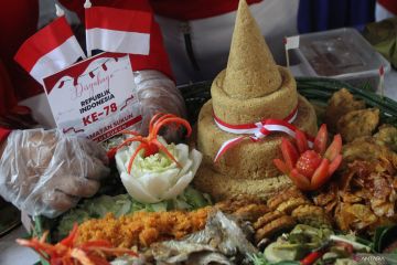 Hias tumpeng tiwul kampanyekan konsumsi pangan non beras