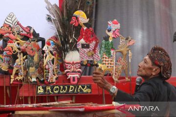 Jamasan wayang krucil di Kediri