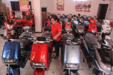 Pengamat nilai aturan insentif pembelian motor listrik perlu direvisi