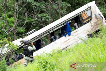 16 orang tewas akibat tabrakan bus dan truk di Meksiko