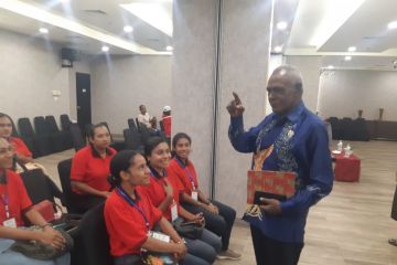 Disnaker Kota Jayapura beri pelatihan tata rias bagi 13 pencaker OAP