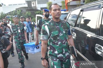 Penyidik KPK dan Puspom TNI geledah kantor Basarnas