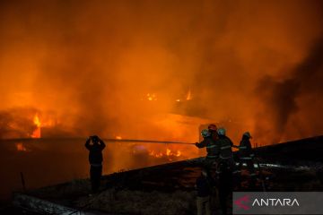 Kebakaran di Pasar Sadang Serang Bandung