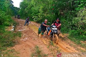 Ratusan jiwa terisolasi akibat jalan rusak di Kutai Barat