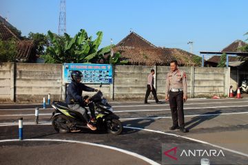 Polresta Surakarta terapkan regulasi baru uji praktik roda dua SIM C