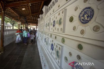 Wisata religi makam Sunan Gunung Jati di Cirebon - ANTARA News