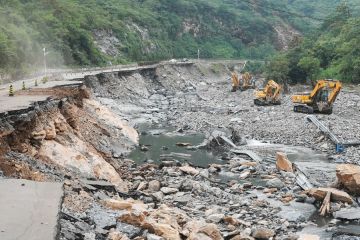 Daerah terdampak banjir di Beijing kembali mendapat pasokan  listrik