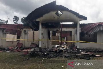 Kemarin, Kantor KPU dibakar hingga anggota Polisi masuk masjid