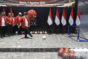 Penyerahan dana peningkatan prestasi sepak bola