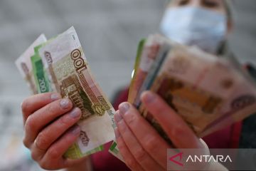 Rubel Rusia tergelincir setelah menguat di sesi sebelumnya