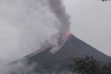 PVMBG catat 1.899 kali gempa guguran Gunung Karangetang