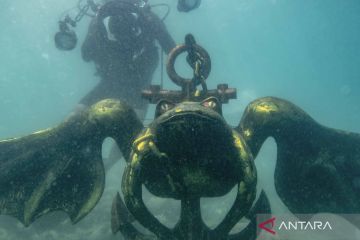 Pameran alutsista TNI AL di bawah air