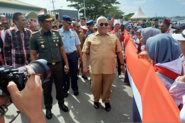 Gubernur apresiasiparade merah putih 17 Km libatkan ribuan siswa