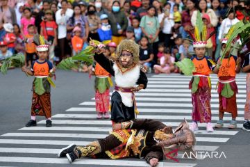 Karnaval seni budaya memperingati HUT RI