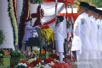 Dentuman dan sirine tandai upacara HUT ke-78 RI di Grahadi Surabaya