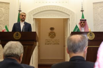 Menlu Iran sebut hubungan dengan Arab Saudi bergerak ke arah benar
