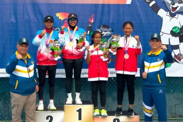 Penyerahan medali cabor tenis Porprov VI Babel