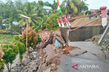 Hujan deras, 3 desa di Bengkulu Utara terkena tanah longsor dan banjir