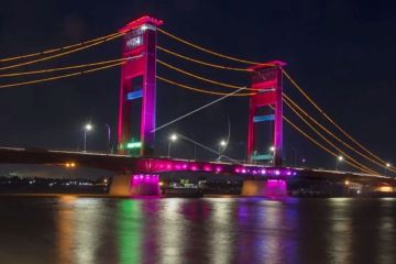 Jembatan Ampera dipercantik dengan lampu songket jelang Festival Jazz