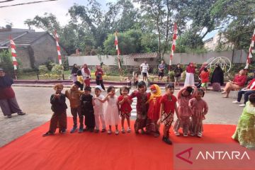 Lomba fashion show anak HUT RI ke-78 RT03 TA 2