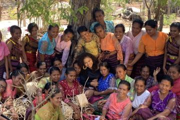 Memberdayakan perempuan di timur Indonesia lewat anyaman