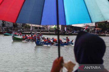 Lomba perahu tradisional meriahkan HUT Kemerdekaan RI