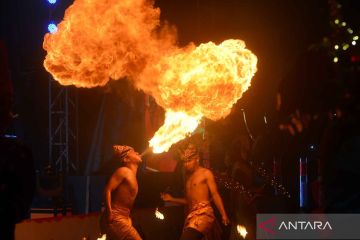 Pawai budaya Merah Putih Night Carnival