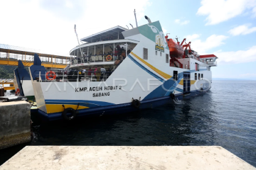 Penumpang kapal Aceh Hebat 2 tujuan Sabang melompat ke luat