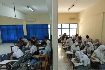 Siswa SMK di Surabaya mengungsi belajar akibat adanya sengketa
