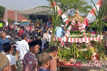 Warga Karangmulya Bekasi gelar hajat bumi di Situ Abidin