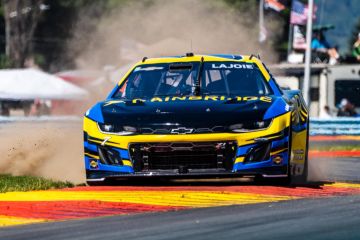 Netflix garap serial dokumenter ajang balap NASCAR Cup Series