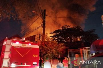 Kebakaran landa permukiman seberang Kantor Wali Kota Jakpus