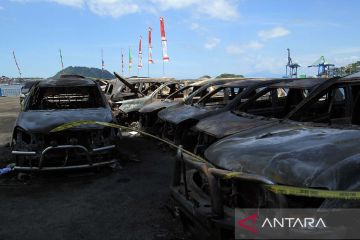12 mobil sitaan anggota nonaktif DPR Papua terbakar