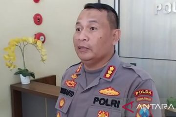 Polda: Polisi tembakkan gas air mata karena suporter beringas