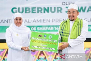 PLTS 10 ribu watt di Pesantren Al-Amien Sumenep diresmikan Khofifah