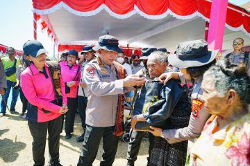 Kapolri lakukan bakti sosial kesehatan bagi warga Pulau Palue NTT