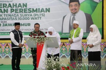 Pemprov Jatim bangun PLTS di 25 pesantren